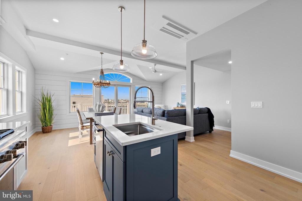 2600 LONG BEACH BOULEVARD 7