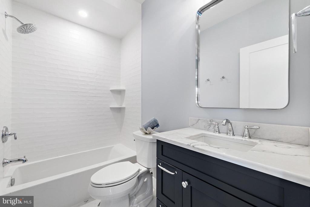 2600 LONG BEACH BOULEVARD 7
