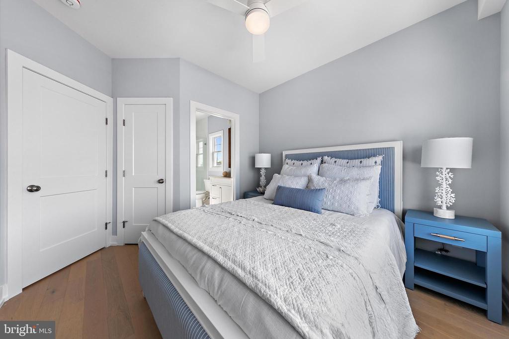 2600 LONG BEACH BOULEVARD 7