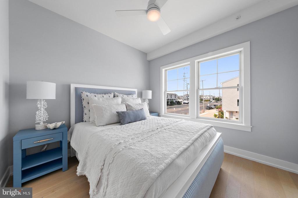 2600 LONG BEACH BOULEVARD 7