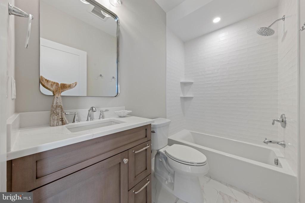 2600 LONG BEACH BOULEVARD 3