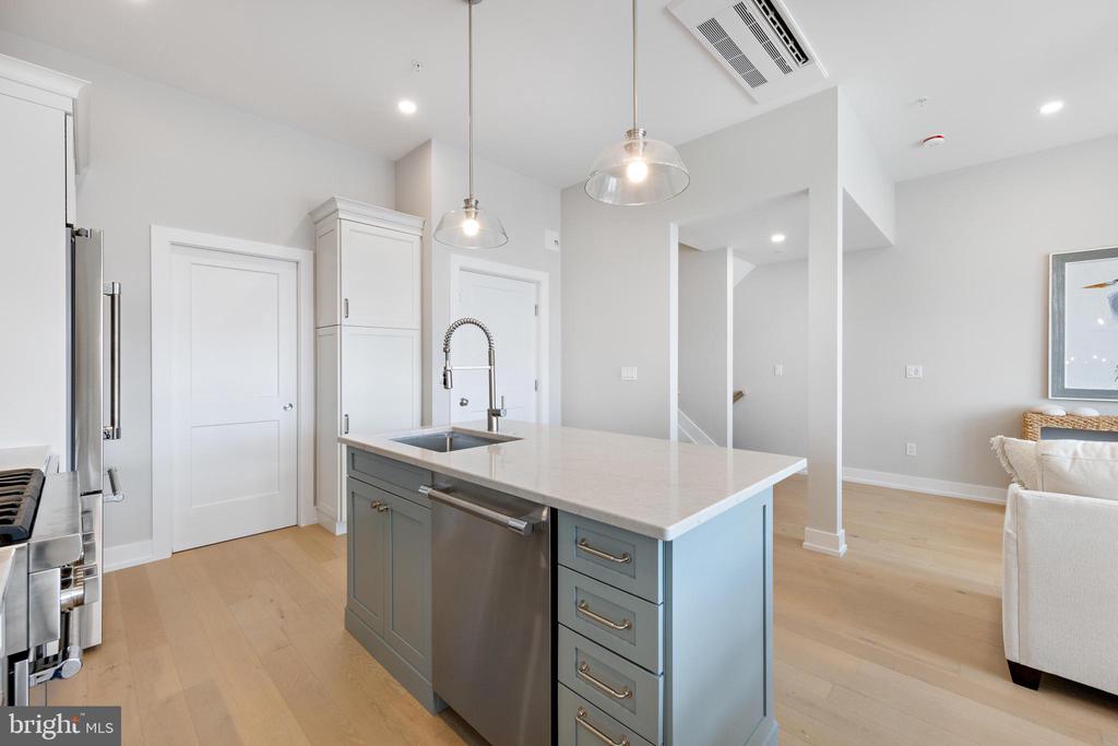 2600 LONG BEACH BOULEVARD 3