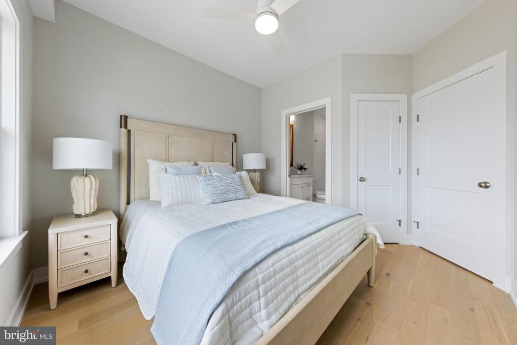 2600 LONG BEACH BOULEVARD 3