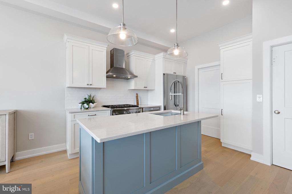 2600 LONG BEACH BOULEVARD 3