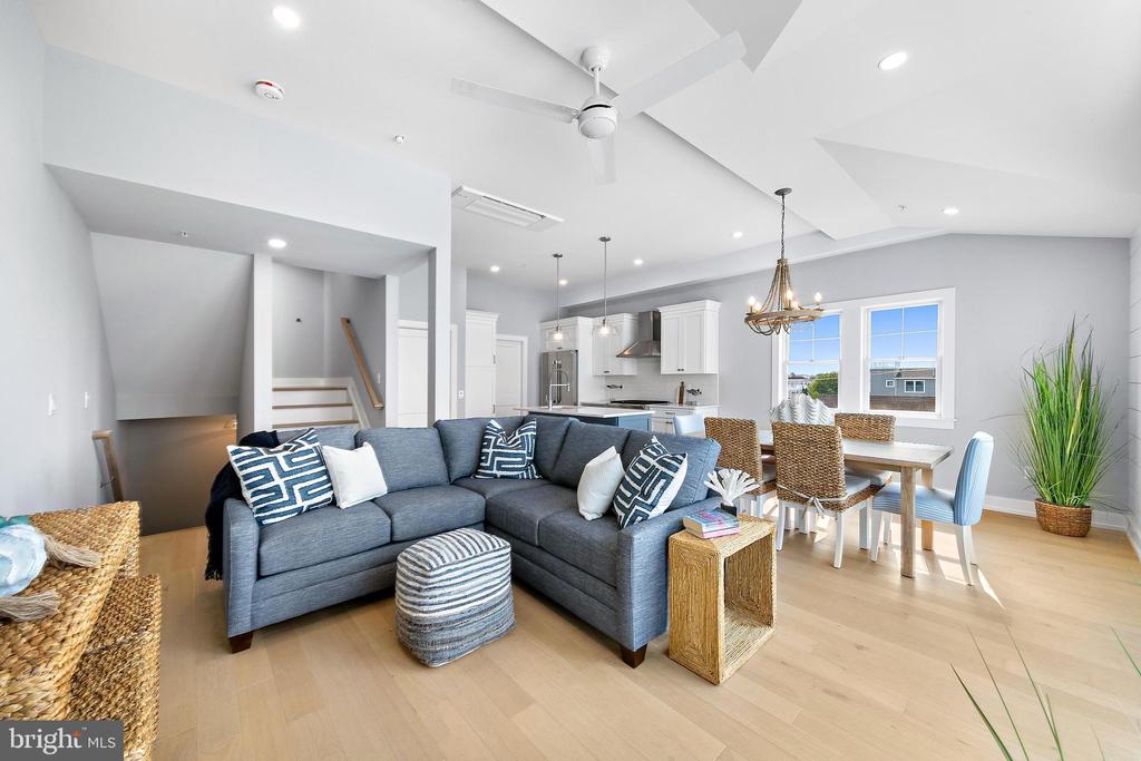 2600 LONG BEACH BOULEVARD 6