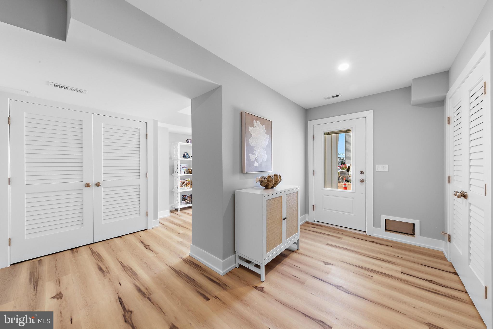 2600 LONG BEACH BOULEVARD 6