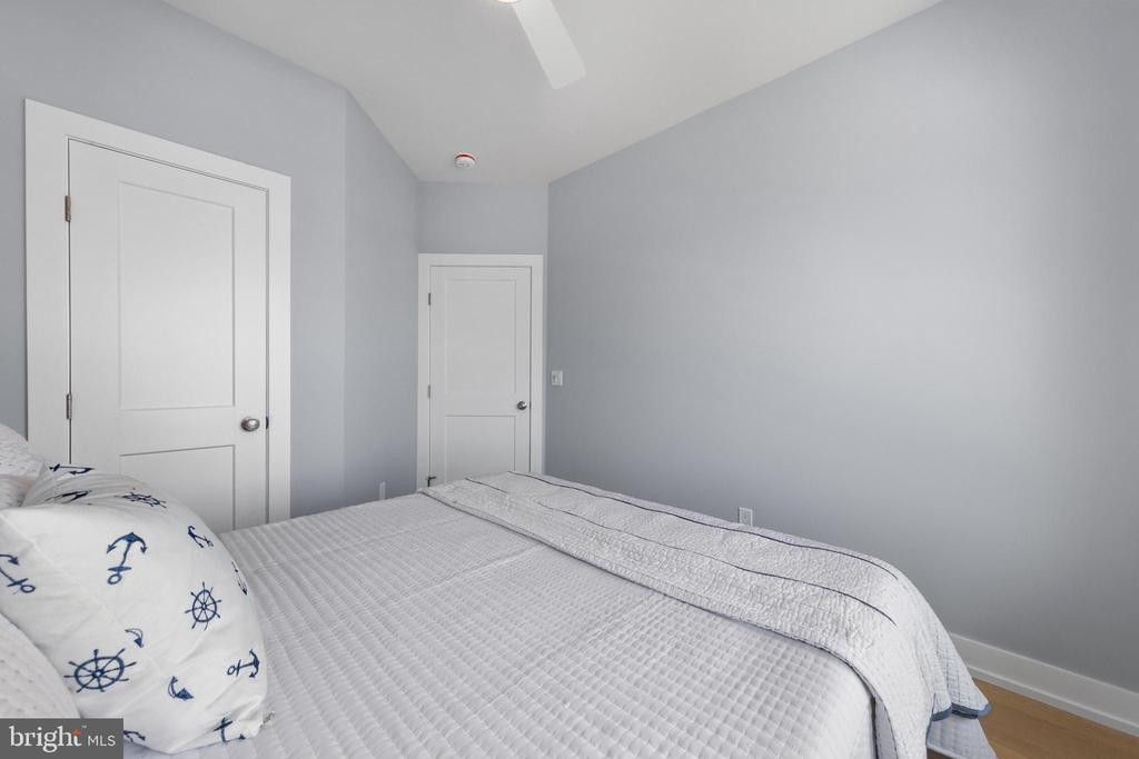 2600 LONG BEACH BOULEVARD 11