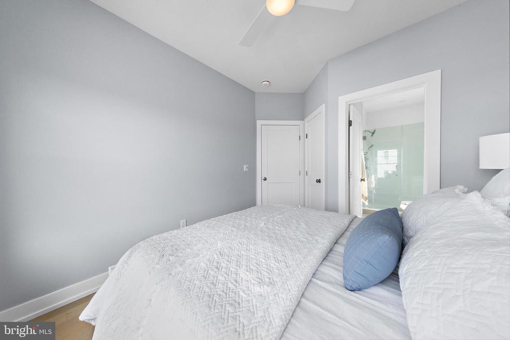 2600 LONG BEACH BOULEVARD 11
