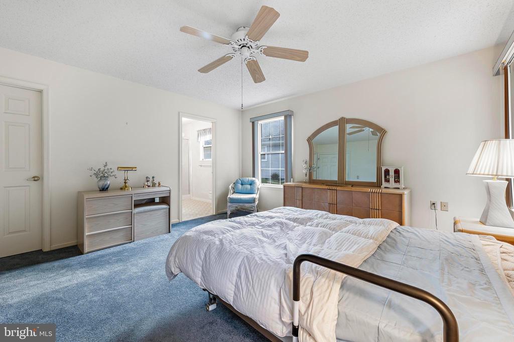 2 COTTONWOOD DRIVE
