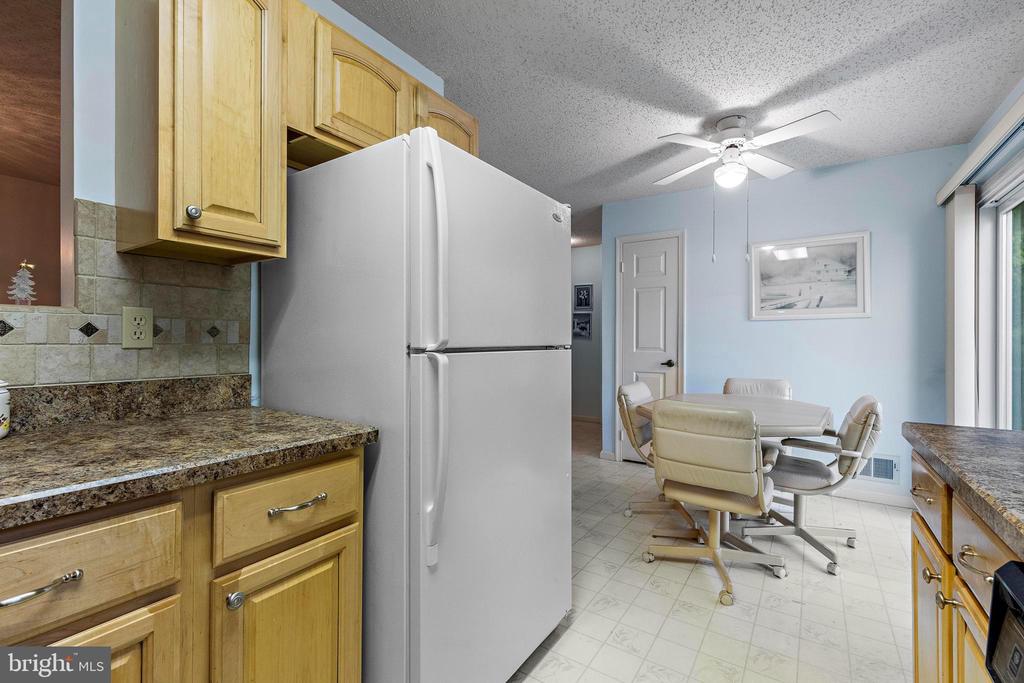2 COTTONWOOD DRIVE