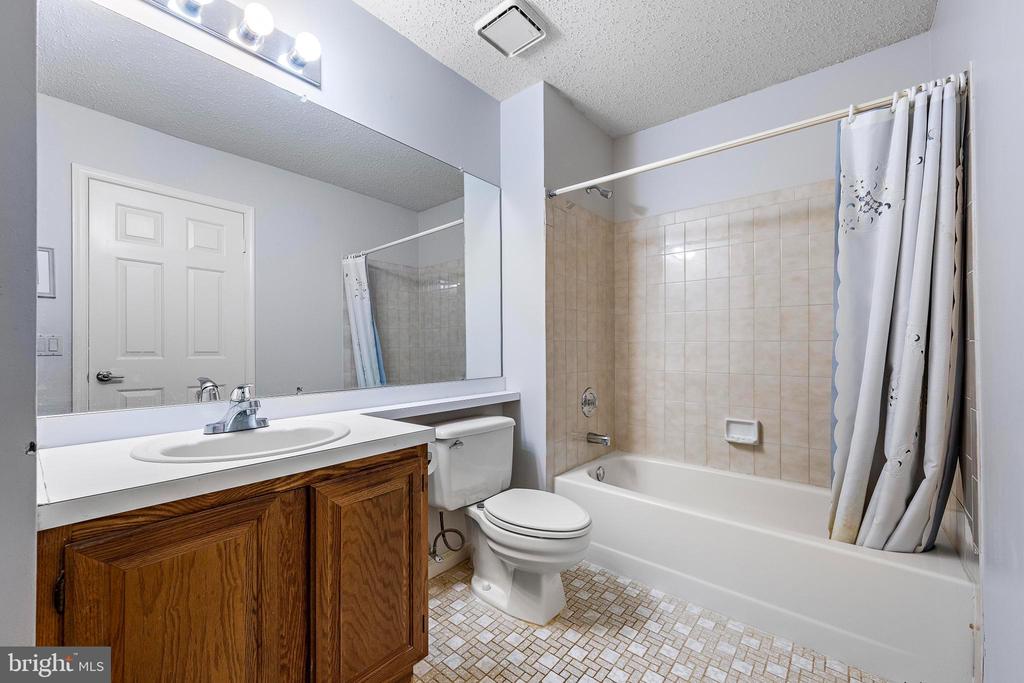 2 COTTONWOOD DRIVE