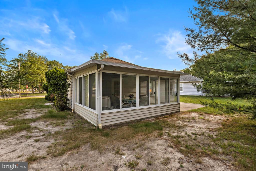 2 COTTONWOOD DRIVE