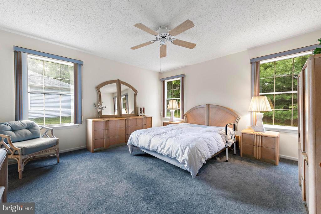 2 COTTONWOOD DRIVE