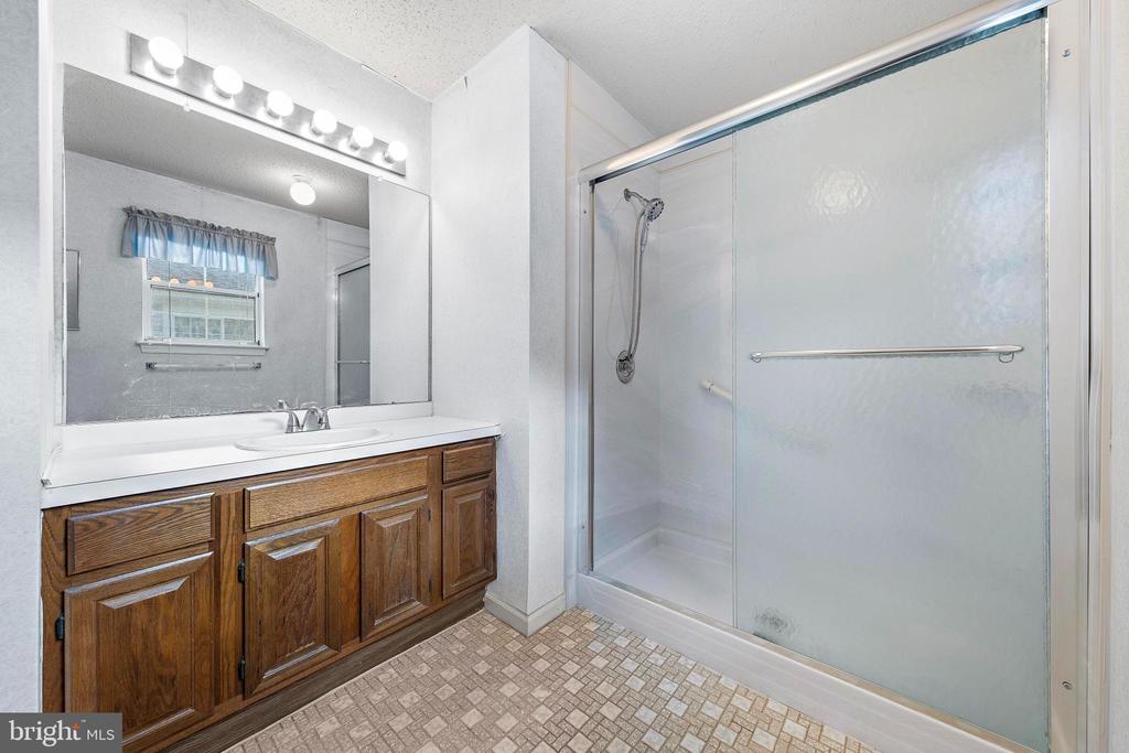 2 COTTONWOOD DRIVE
