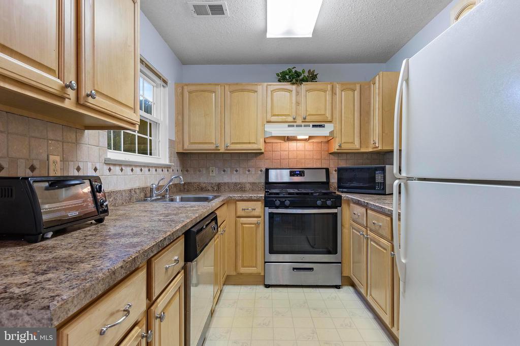2 COTTONWOOD DRIVE