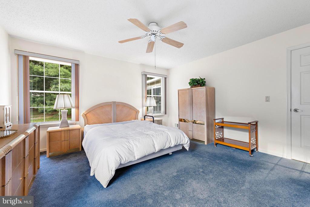 2 COTTONWOOD DRIVE