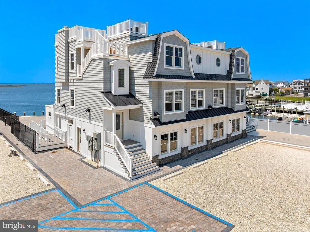2600 LONG BEACH BOULEVARD 19