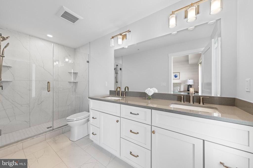 2600 LONG BEACH BOULEVARD 14
