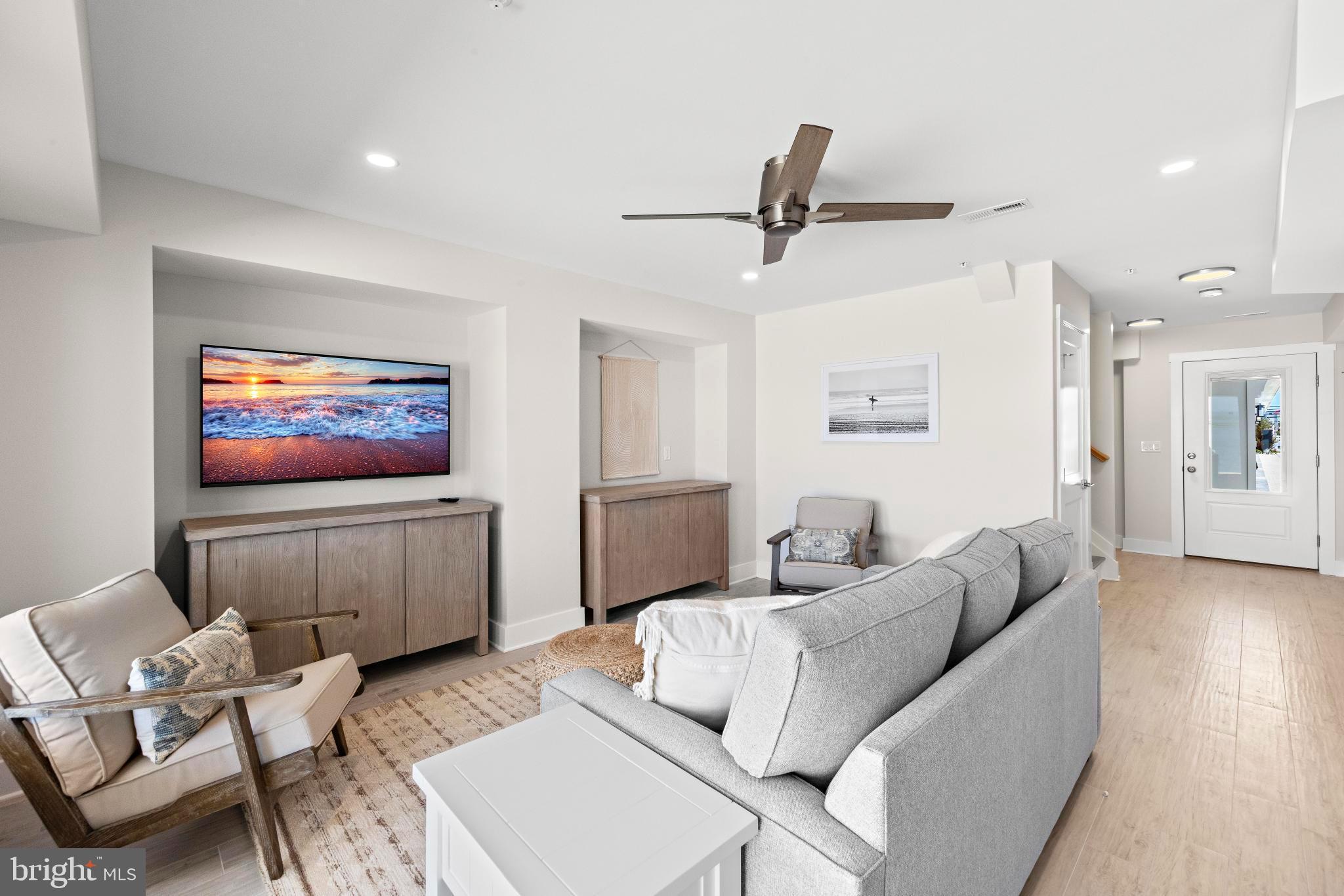 2600 LONG BEACH BOULEVARD 14