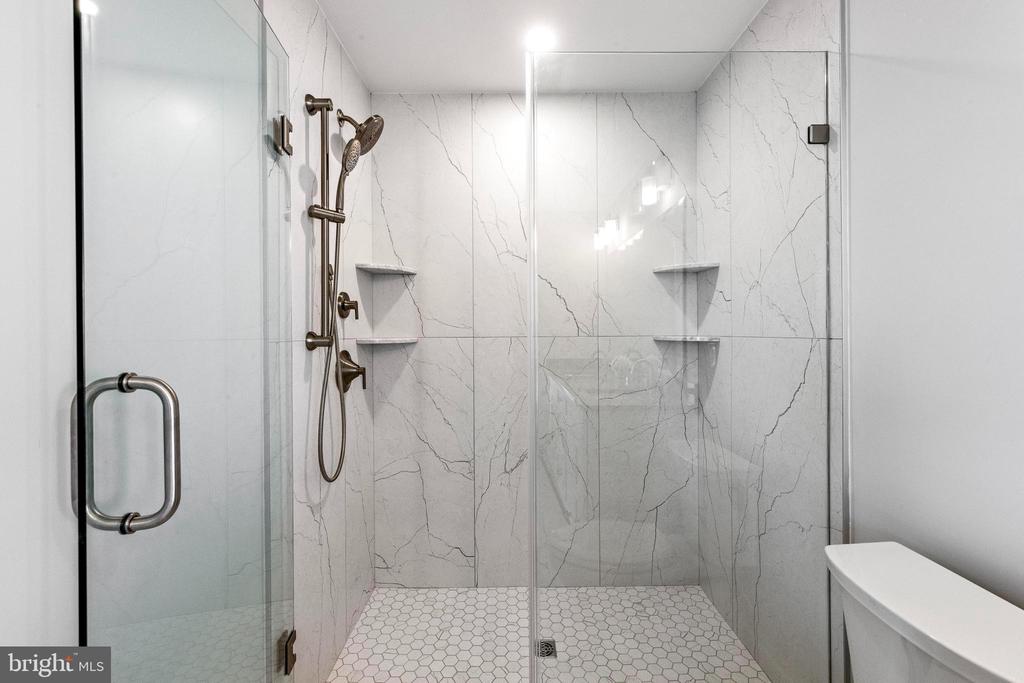 2600 LONG BEACH BOULEVARD 14