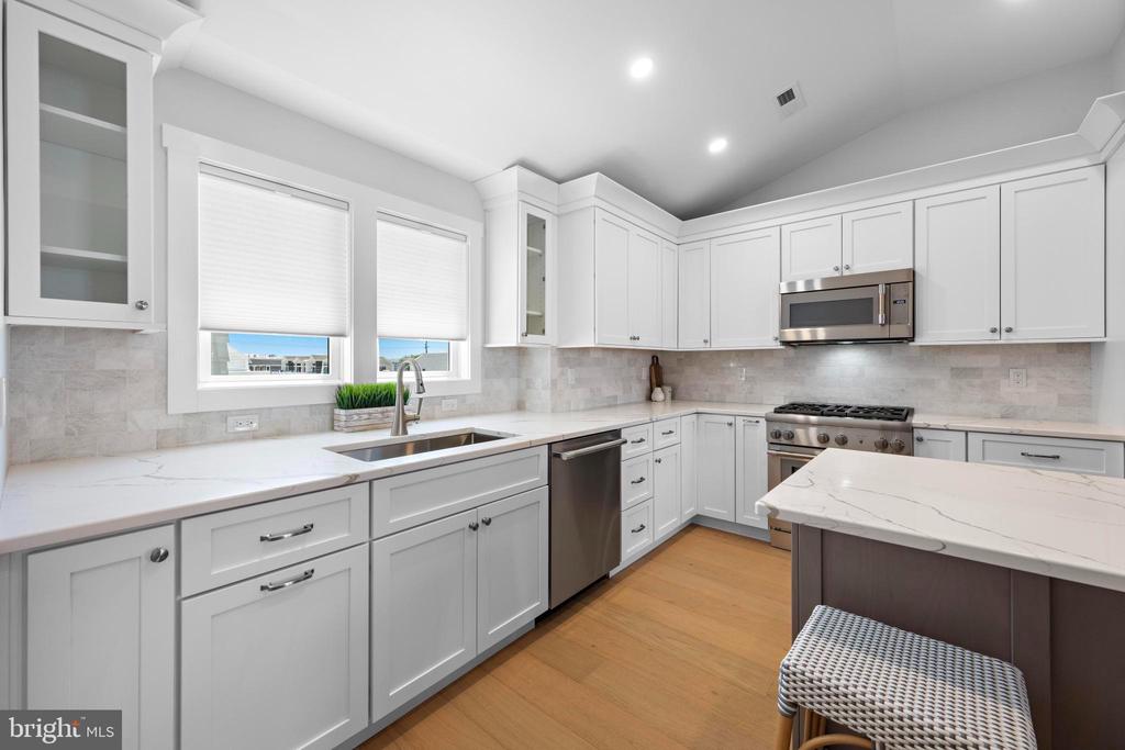 2600 LONG BEACH BOULEVARD 14