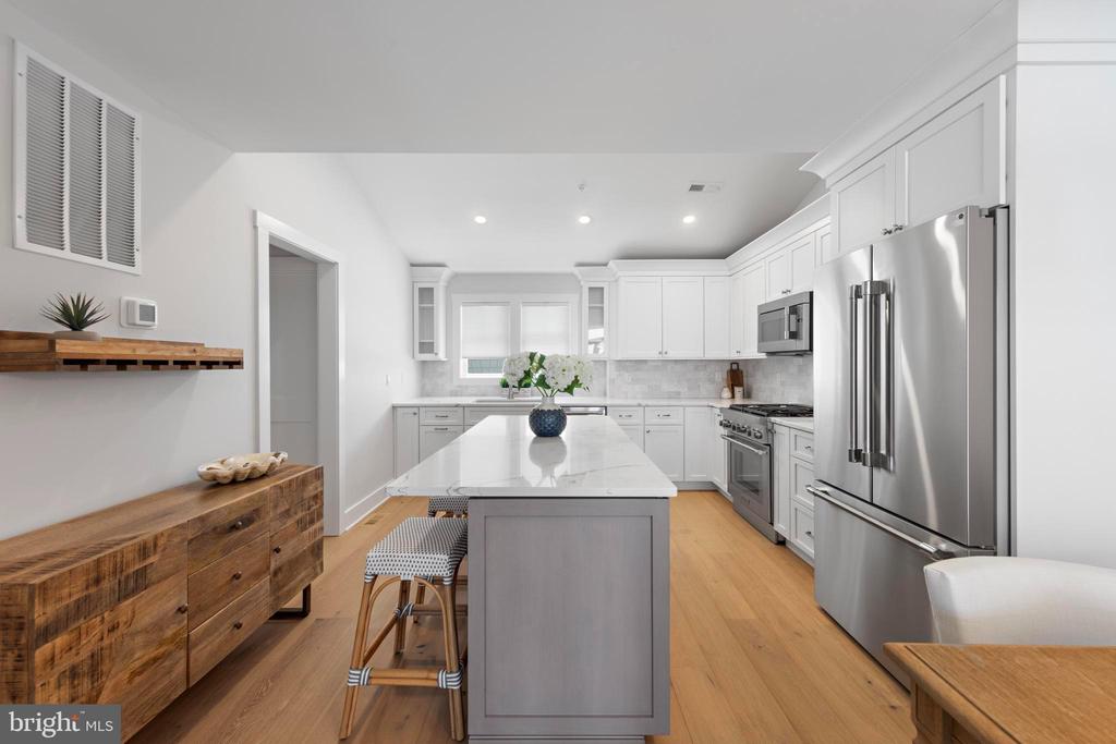 2600 LONG BEACH BOULEVARD 14