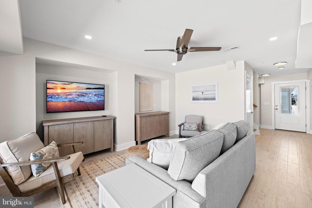 2600 LONG BEACH BOULEVARD 14