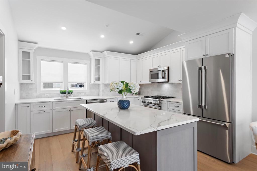 2600 LONG BEACH BOULEVARD 14