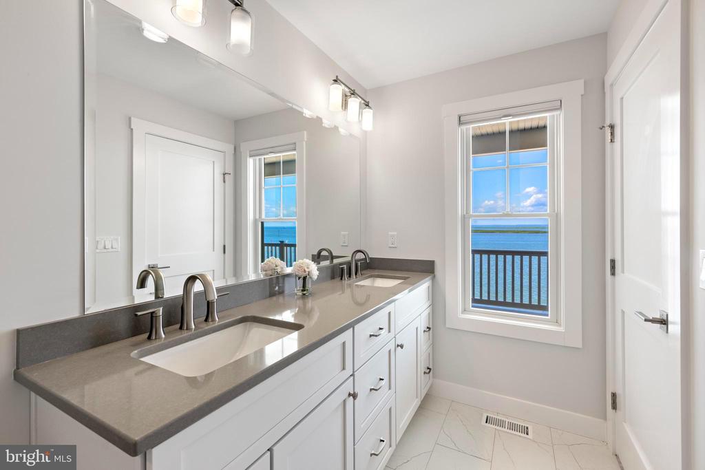 2600 LONG BEACH BOULEVARD 14