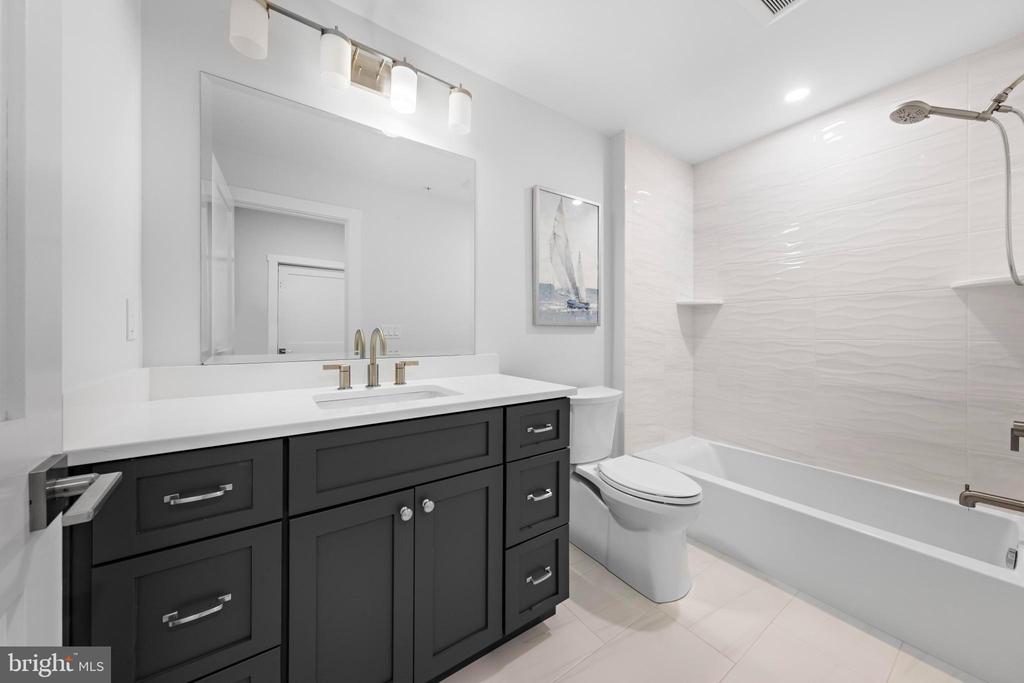 2600 LONG BEACH BOULEVARD 14