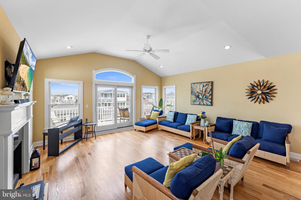 104 E 18TH STREET