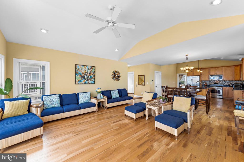 104 E 18TH STREET