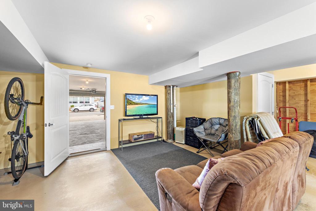 104 E 18TH STREET
