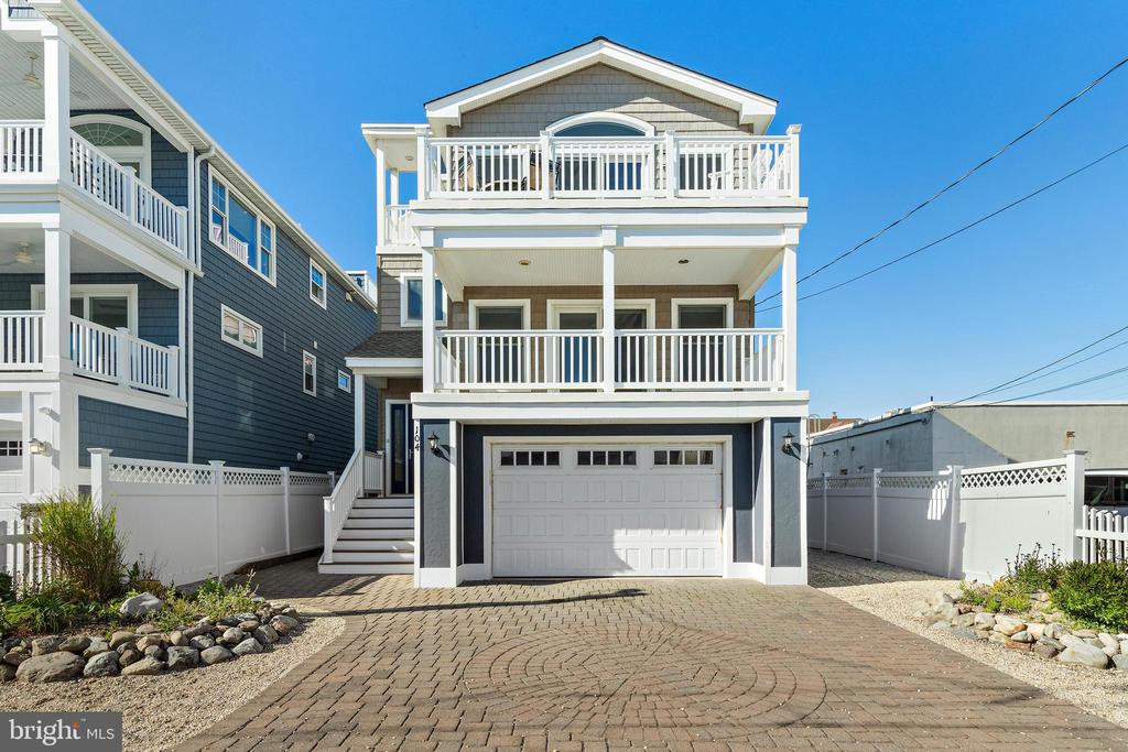 104 E 18TH STREET
