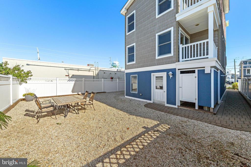 104 E 18TH STREET