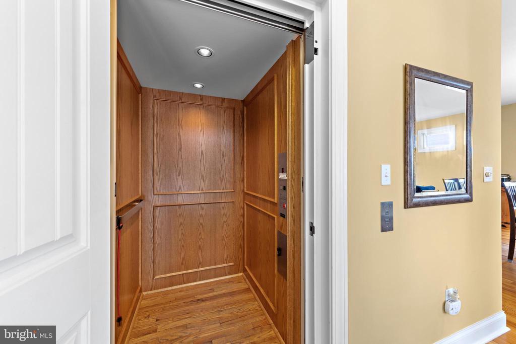 104 E 18TH STREET