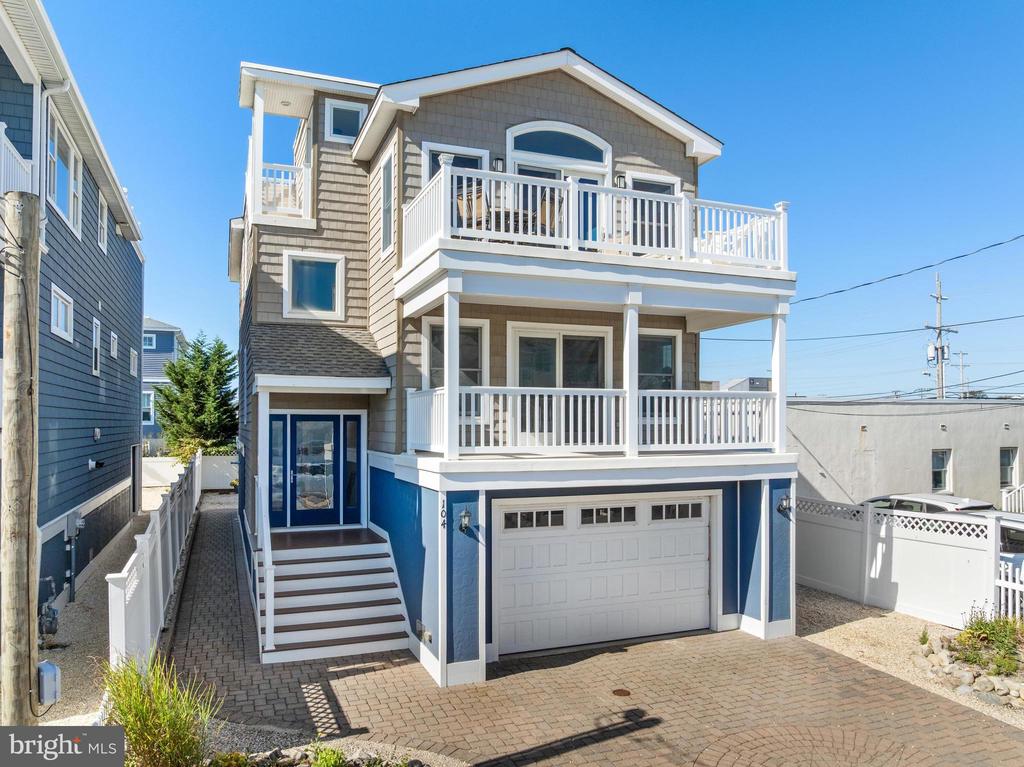 104 E 18TH STREET