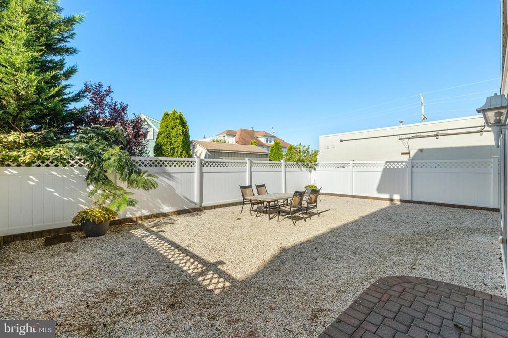 104 E 18TH STREET