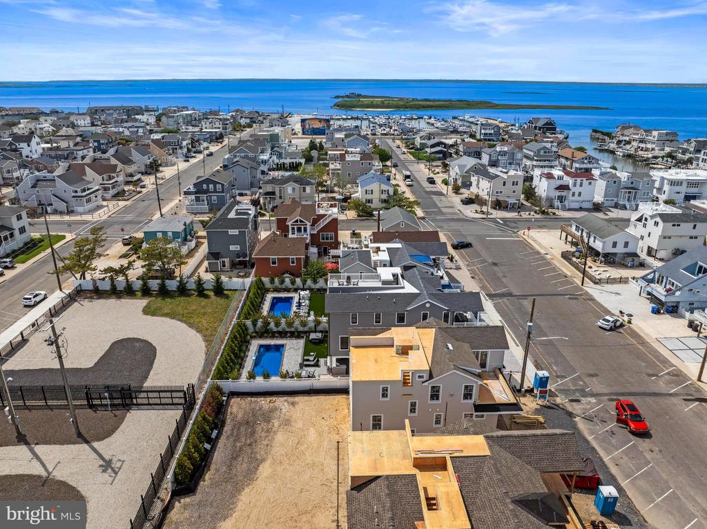 320 THIRD STREET