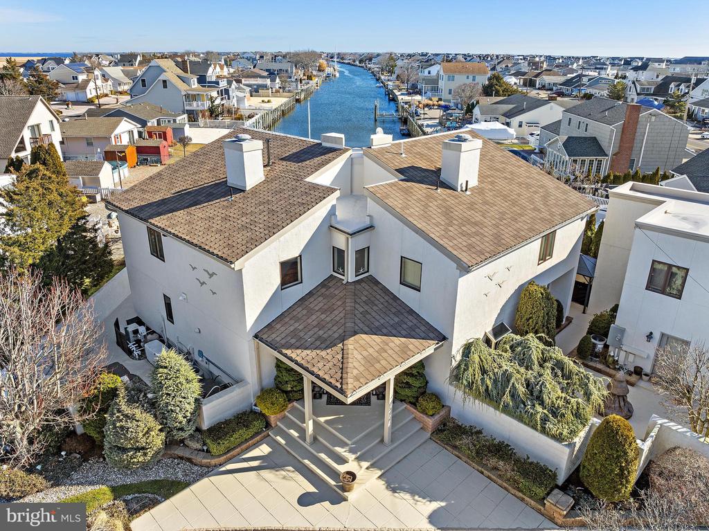 915 SHENANDOAH DRIVE