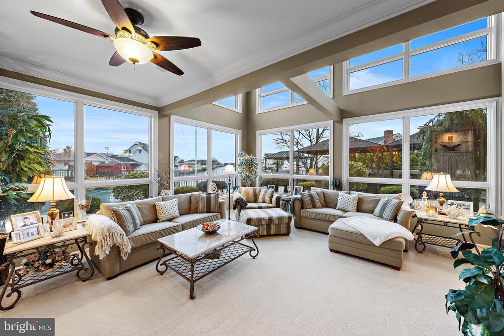 915 SHENANDOAH DRIVE