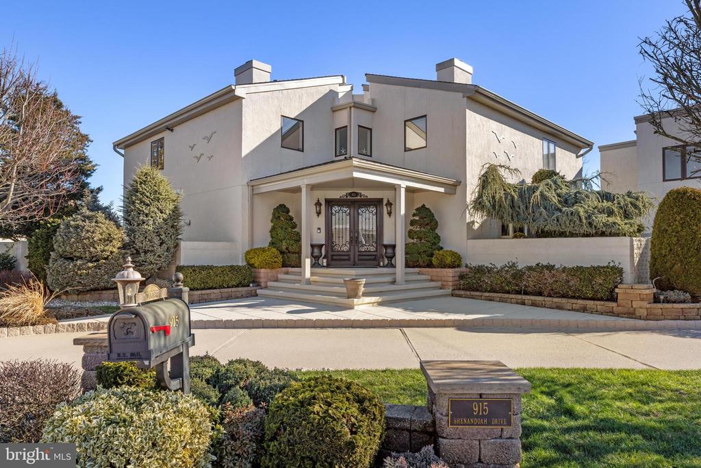 915 SHENANDOAH DRIVE