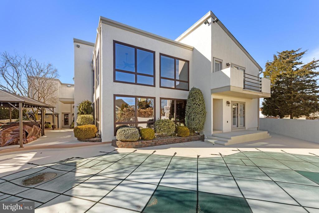 915 SHENANDOAH DRIVE