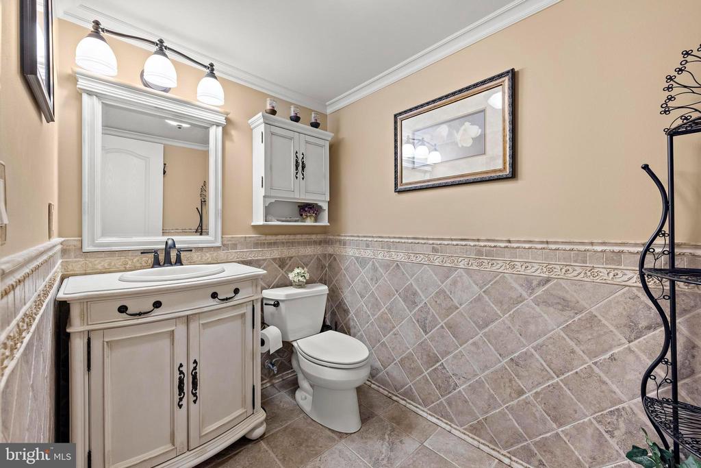 915 SHENANDOAH DRIVE