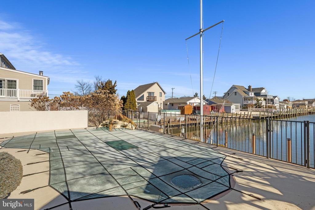 915 SHENANDOAH DRIVE