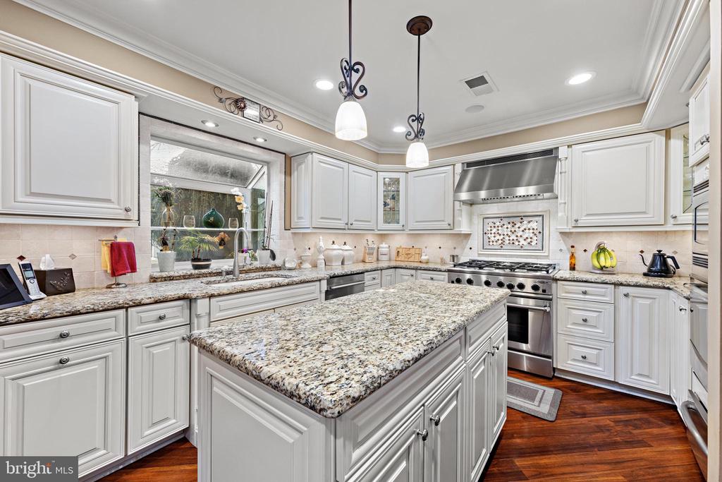 915 SHENANDOAH DRIVE