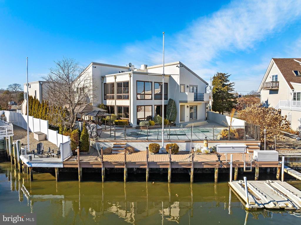 915 SHENANDOAH DRIVE