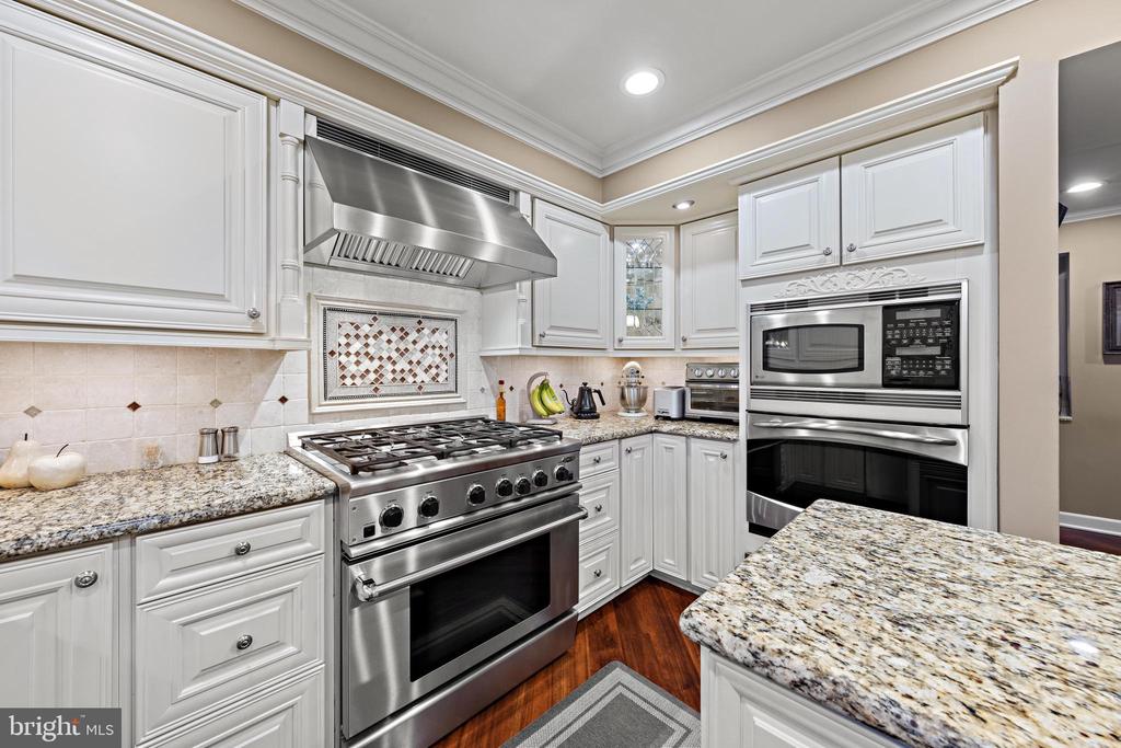 915 SHENANDOAH DRIVE