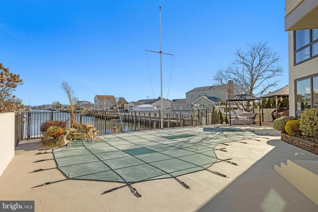 915 SHENANDOAH DRIVE