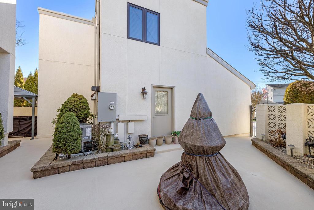 915 SHENANDOAH DRIVE